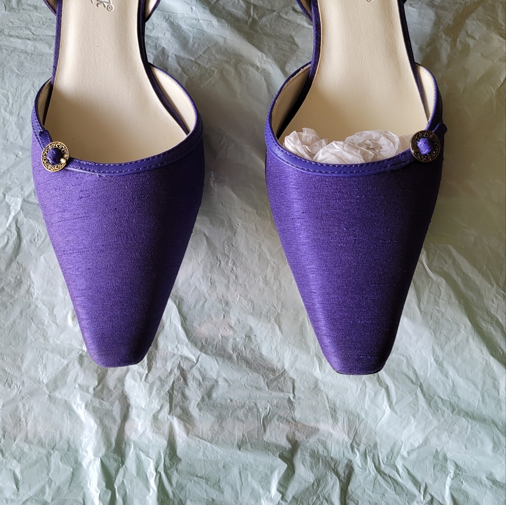Shoes - Picture 2 of 4